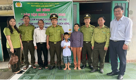 Hạt Kiểm lâm khu vực II: Ra mắt mô hình “Dân vận khéo” hỗ trợ hộ cận nghèo vươn lên thoát nghèo bền vững