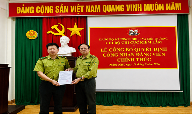 Lễ kết nạp đảng viên mới và công nhận đảng viên chính thức